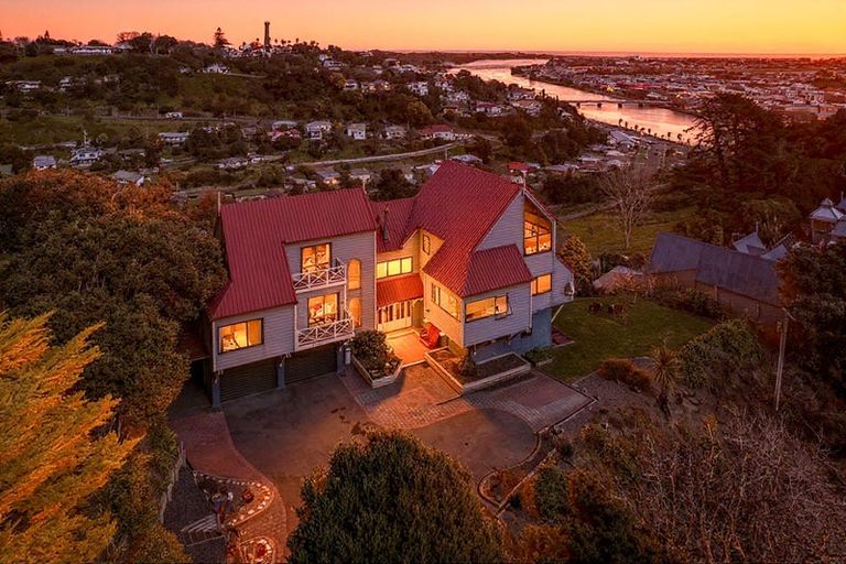 Photo of property in 22 Shakespeare Road, Bastia Hill, Whanganui, 4500