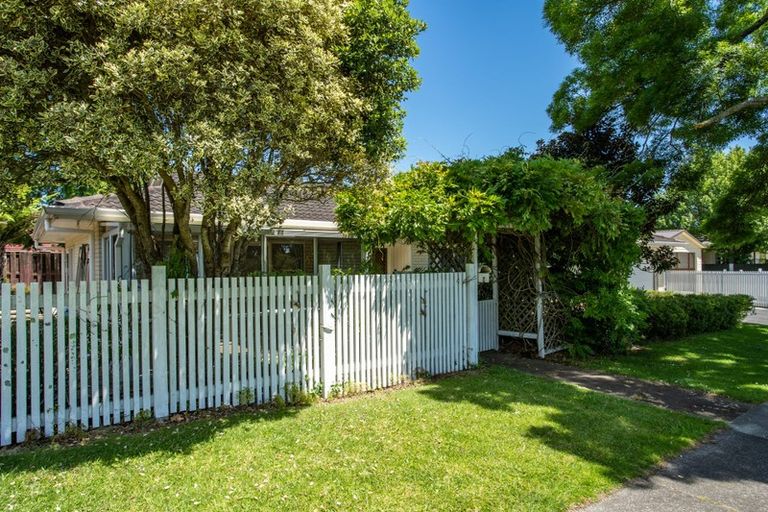 Photo of property in 2 Ashdown Place, Pahurehure, Papakura, 2113