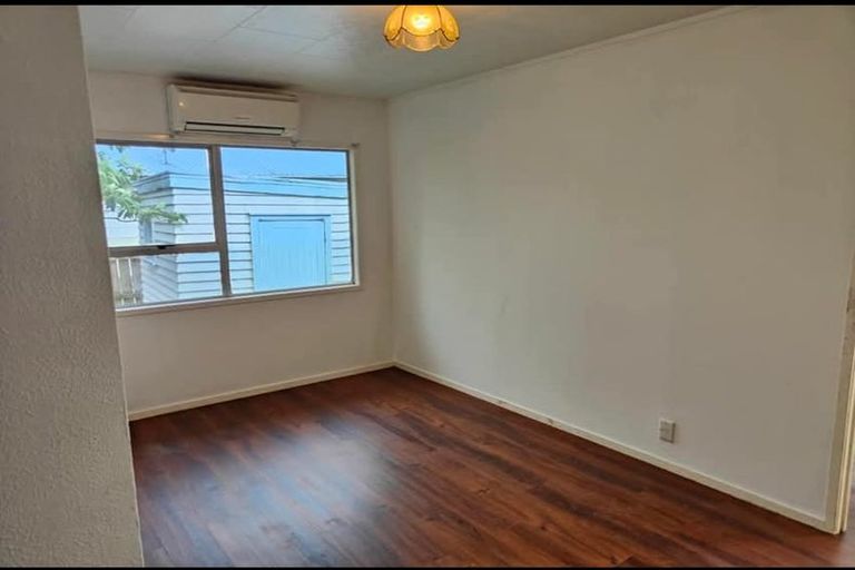 Photo of property in 15 Bundena Place, Clendon Park, Auckland, 2103
