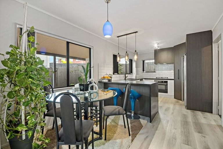 Photo of property in 2/7 Duke Street, Papakura, 2110