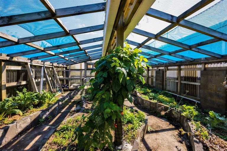 Photo of property in 36 Simons Street, Moturoa, New Plymouth, 4310