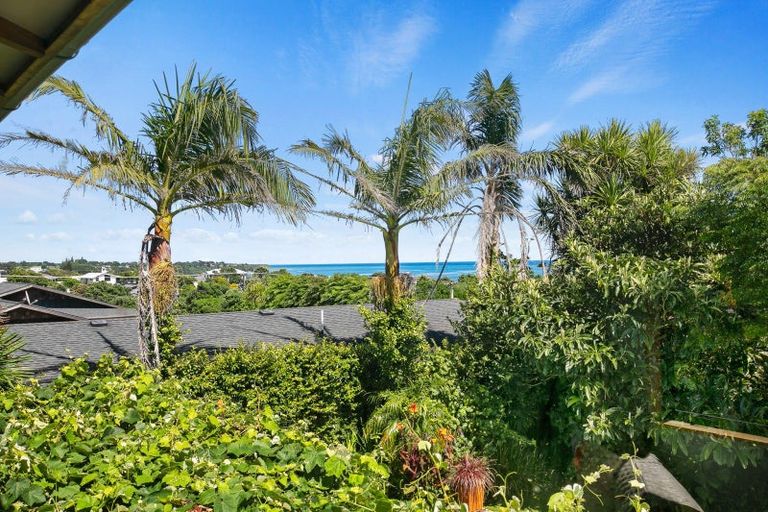 Photo of property in 7-9 Mace Terrace, Oakura, 4314