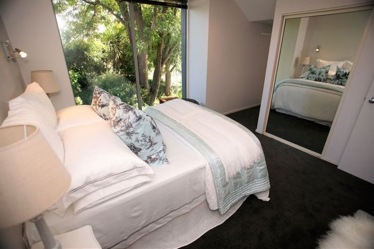 Photo of property in 35 Oakford Close, Riccarton, Christchurch, 8011