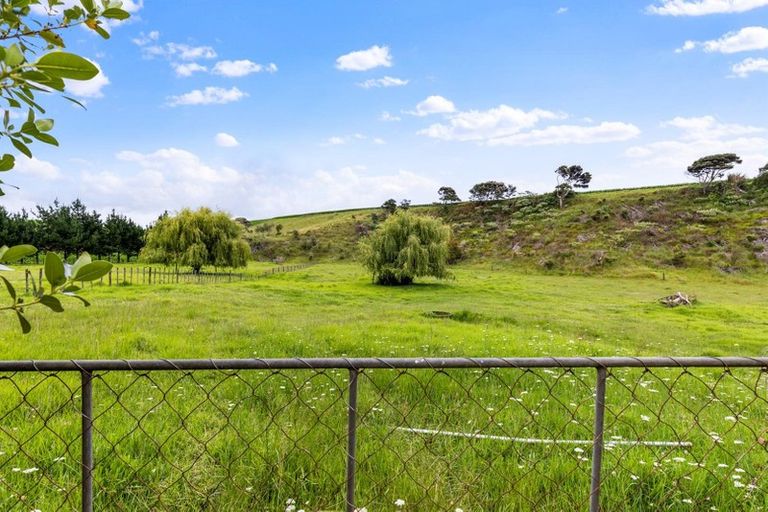 Photo of property in 3265 South Head Road, South Head, Helensville, 0874