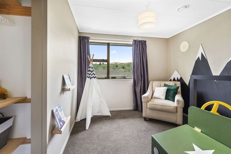 Photo of property in 76 Champion Street, Cannons Creek, Porirua, 5024