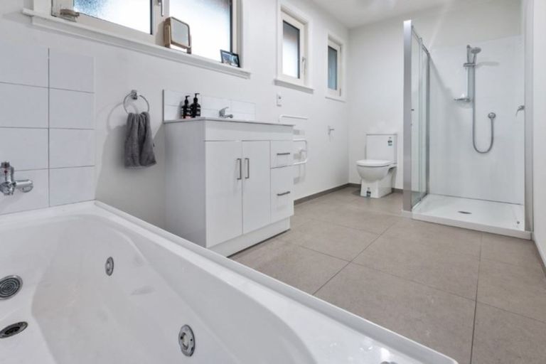 Photo of property in 2/24c Bowenvale Avenue, Cashmere, Christchurch, 8022