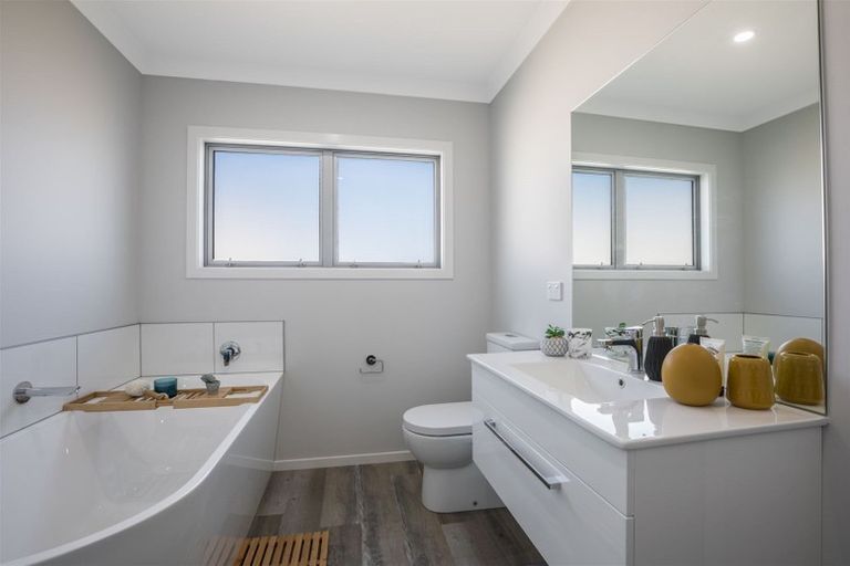 Photo of property in 8 Tieke Lane, Kenepuru, Porirua, 5022