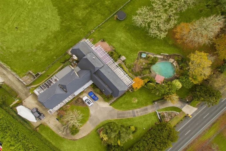 Photo of property in 132 Taupaki Road, Taupaki, Henderson, 0782