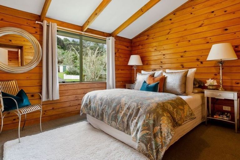 Photo of property in 1/4 Fernlea Rise, Bayview, Auckland, 0629