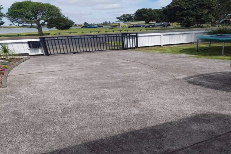 Photo of property in 1/23 Roys Road, Weymouth, Auckland, 2103