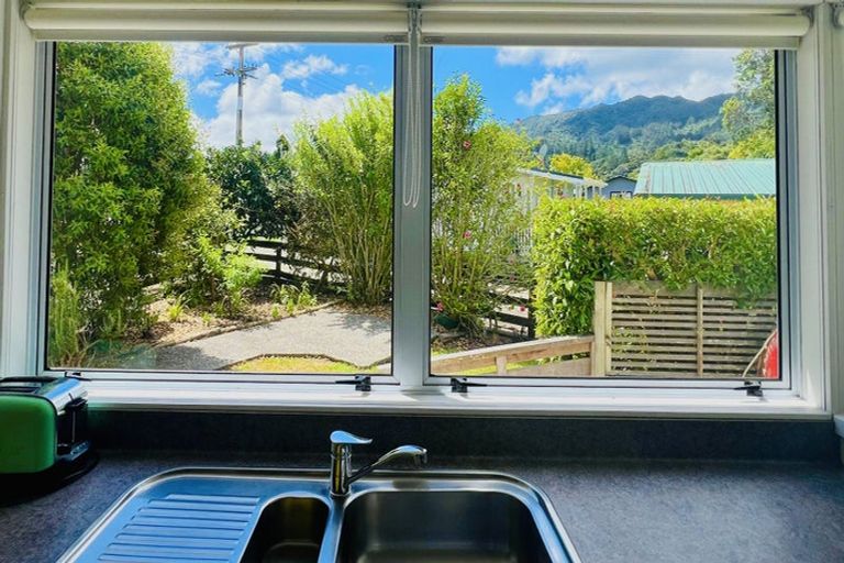 Photo of property in 98 Victoria Street, Coromandel, 3506