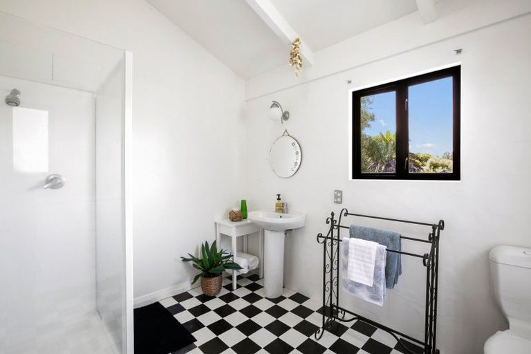 Photo of property in 7-9 Mace Terrace, Oakura, 4314