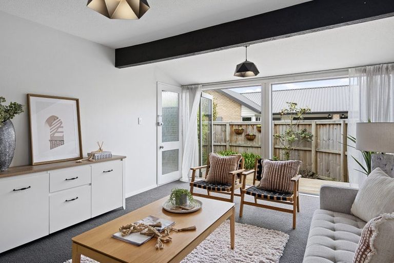 Photo of property in 2/321 Wairakei Road, Burnside, Christchurch, 8053