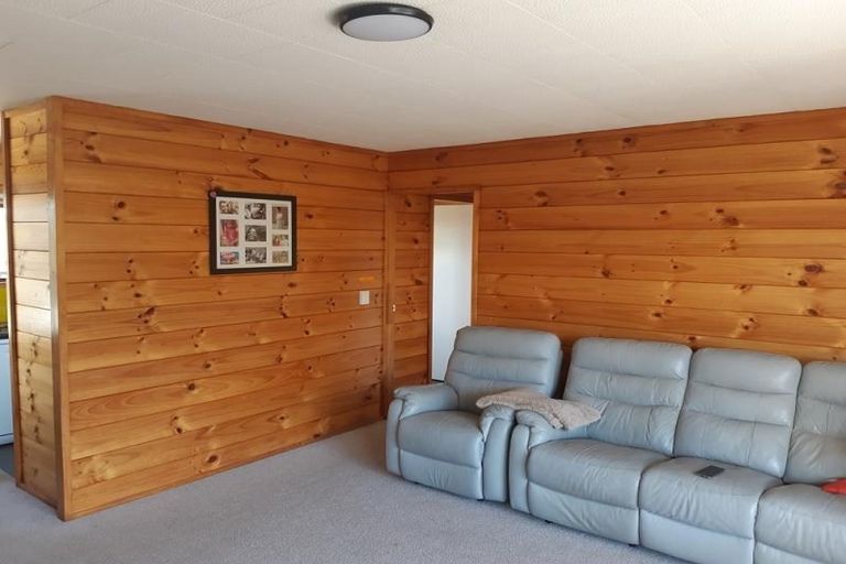 Photo of property in 16 Noeleen Street, Glenfield, Auckland, 0629