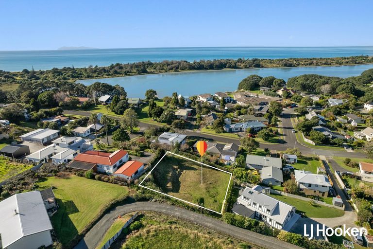 Photo of property in 1 Denby Close, Athenree, Waihi Beach, 3177