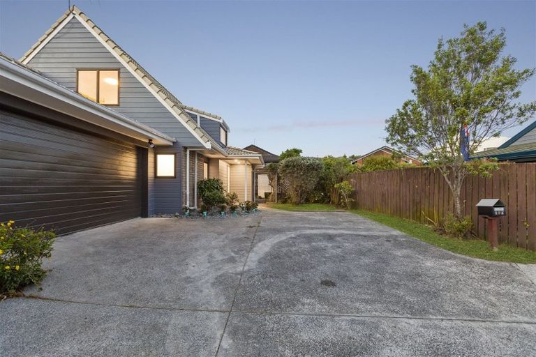 Photo of property in 1/13 Pinewood Grove, Botany Downs, Auckland, 2010