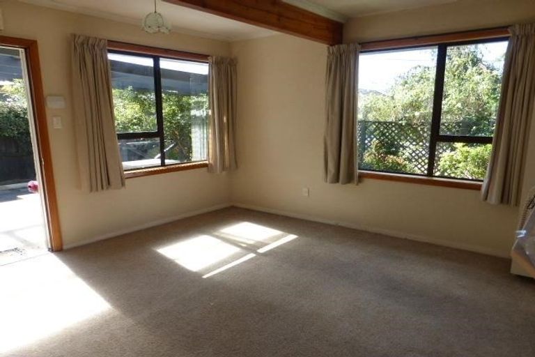 Photo of property in 5 Fairmile Place, Russley, Christchurch, 8042