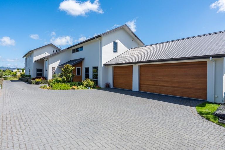 Photo of property in 24 Pukenamu Road, Rainbow Point, Taupo, 3330