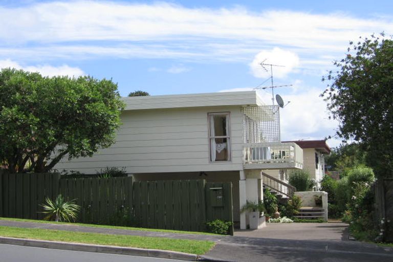 Photo of property in 2/164 Beach Road, Campbells Bay, Auckland, 0630