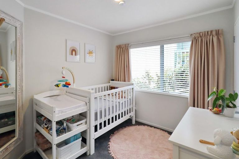 Photo of property in 6 Meadowcroft Grove, Johnsonville, Wellington, 6037