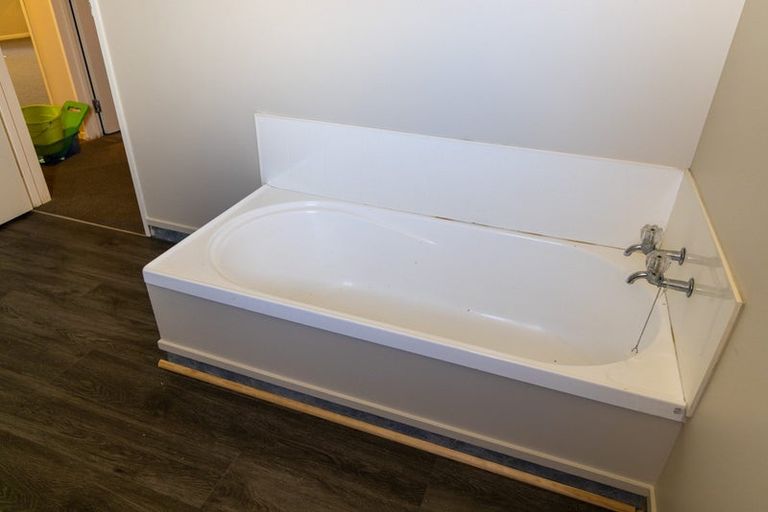 Photo of property in 2 Scotts Field Drive, Takanini, 2112