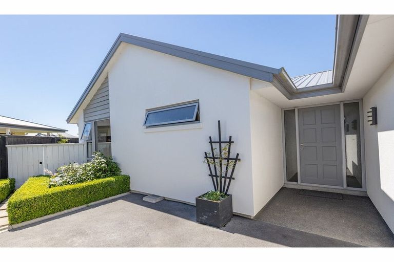 Photo of property in 8 Wisteria Lane, Rangiora, 7400