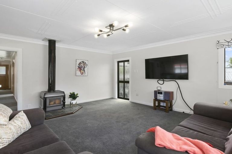Photo of property in 35 Elwyn Crescent, Green Island, Dunedin, 9018