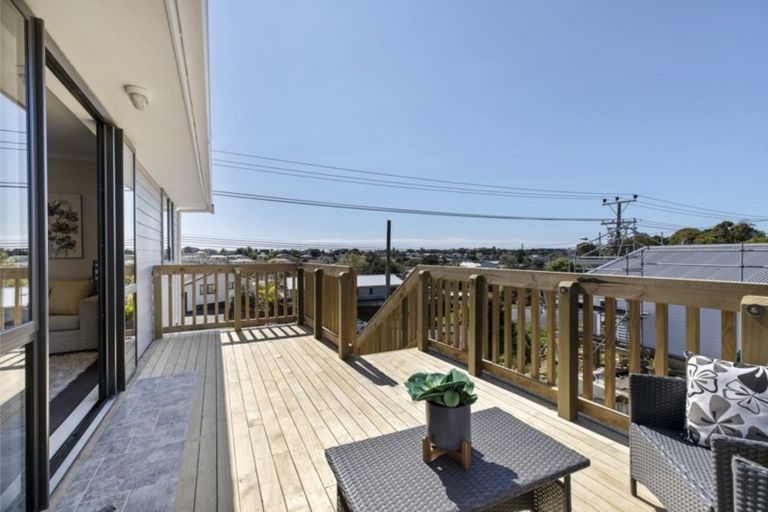 Photo of property in 13 Waiora Road, Stanmore Bay, Whangaparaoa, 0932