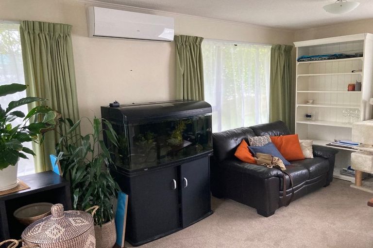 Photo of property in 5/4 Stewart Drive, Newlands, Wellington, 6037