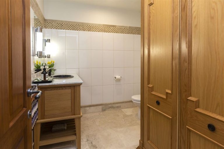 Photo of property in 87 Merivale Lane, Merivale, Christchurch, 8014