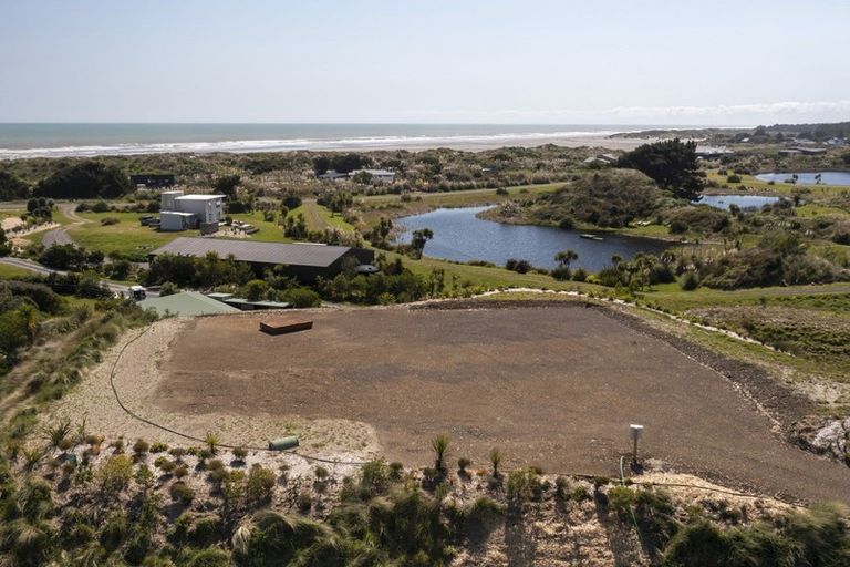 Photo of property in 53a Reay Mackay Grove, Waikawa Beach, Manakau, 5573