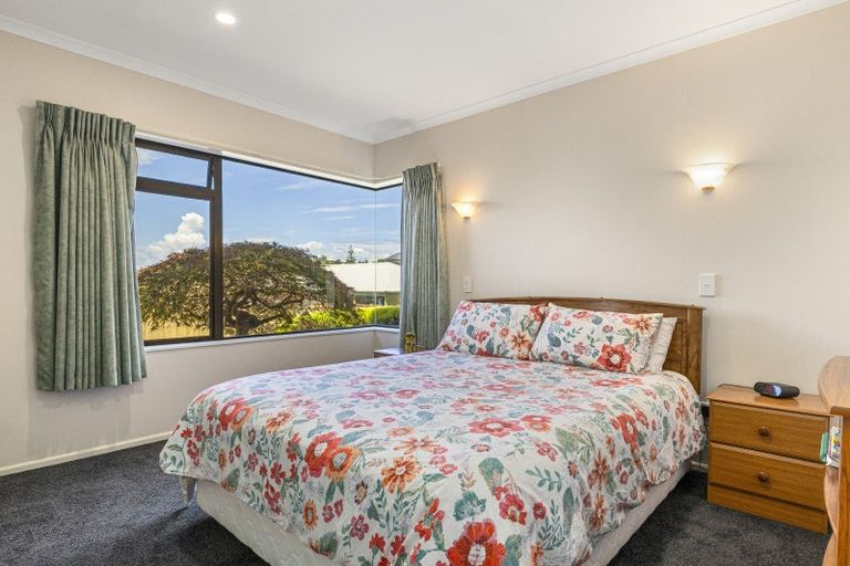 Photo of property in 25 Kinder Street, Acacia Bay, Taupo, 3330