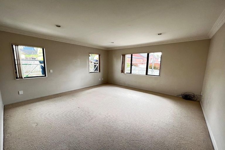 Photo of property in 4 Andara Close, Pinehill, Auckland, 0632