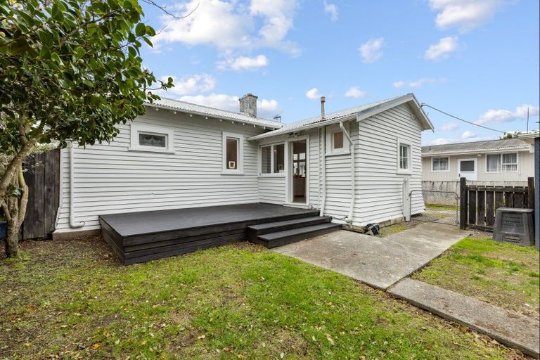 Photo of property in 36 Kingswood Street, Takaro, Palmerston North, 4412
