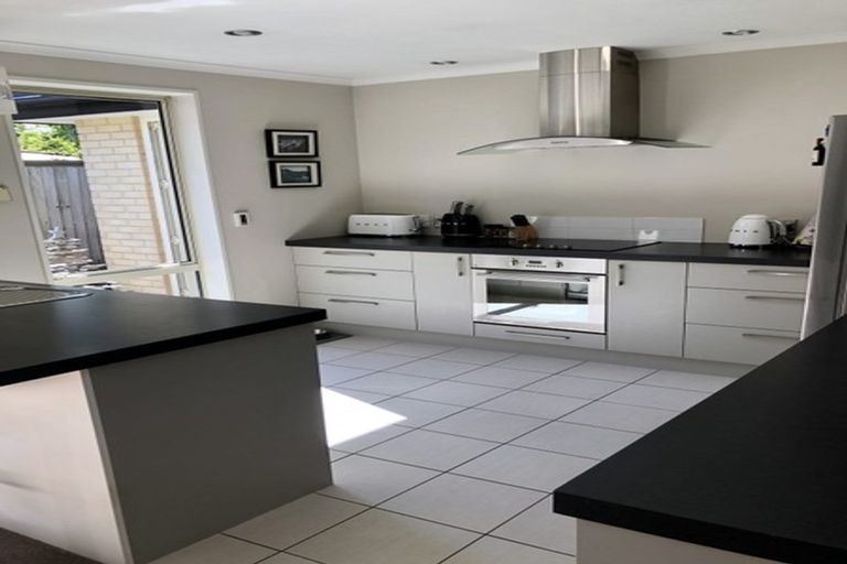 Photo of property in 2/220 Avonhead Road, Avonhead, Christchurch, 8042