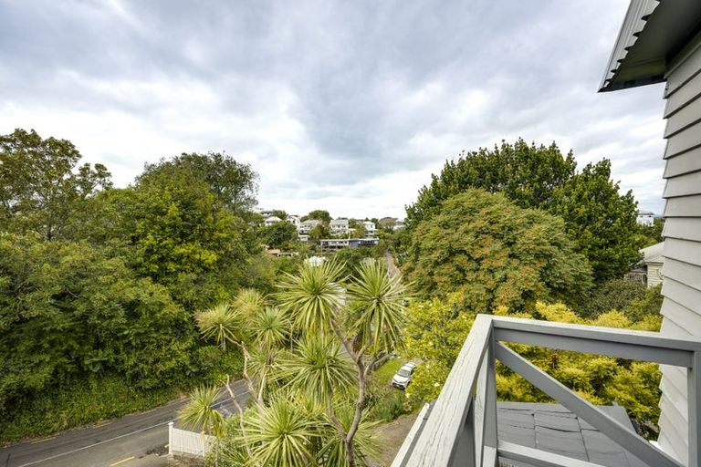 Photo of property in 8 Thompson Road, Bluff Hill, Napier, 4110