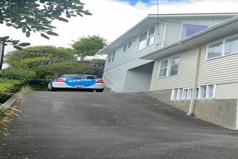 Photo of property in 2/24 Bell Street, Tawa, Wellington, 5028