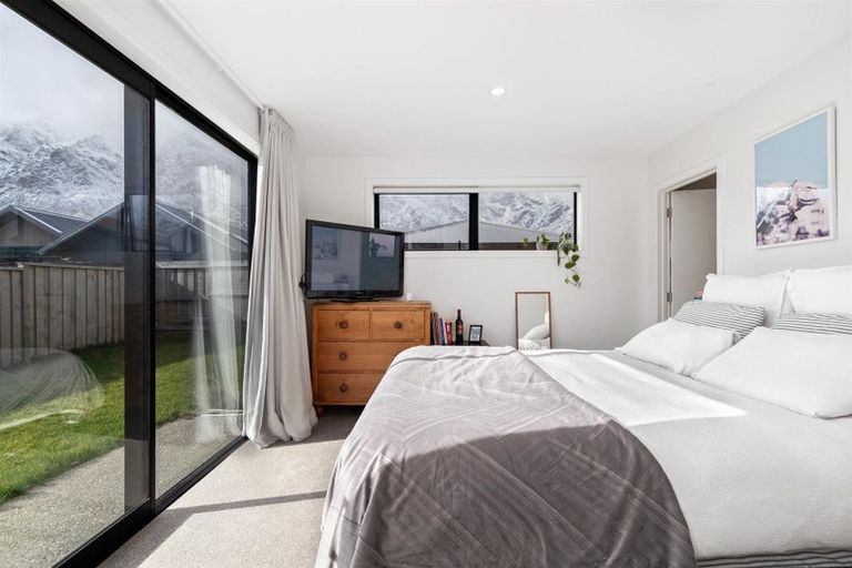 Photo of property in 43 Howden Drive, Jacks Point, 9371