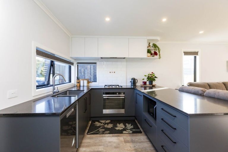 Photo of property in 18 Dahl Drive, Wallaceville, Upper Hutt, 5018