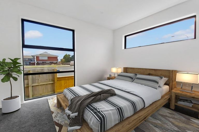 Photo of property in 1/285 Te Atatu Road, Te Atatu South, Auckland, 0610