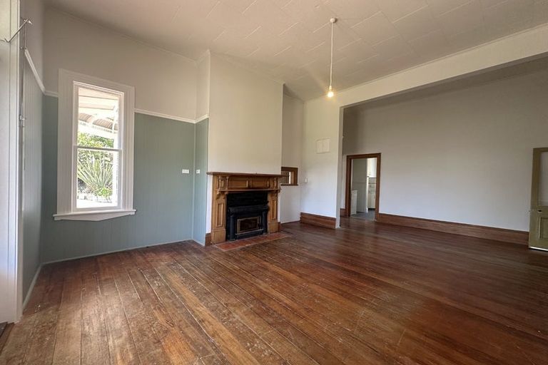 Photo of property in 121 Wellington Street, Picton, 7220