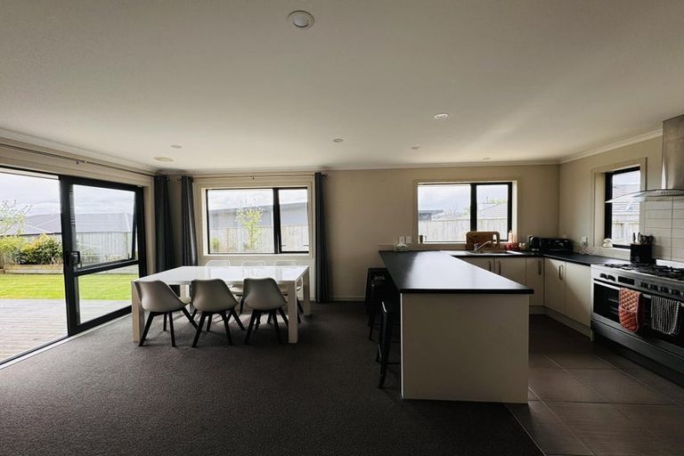 Photo of property in 8 Gibraltar Way, Fitzherbert, Palmerston North, 4410