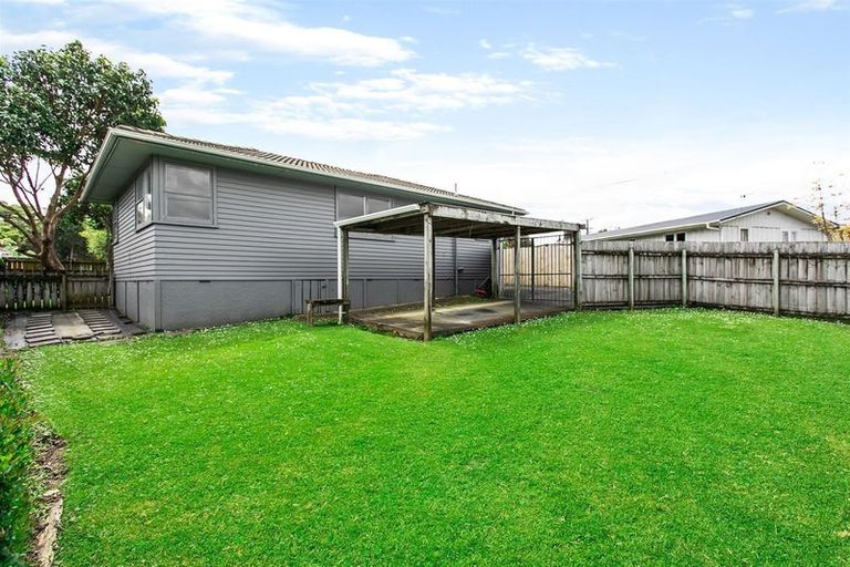 Photo of property in 1/29 Woodside Road, Massey, Auckland, 0614
