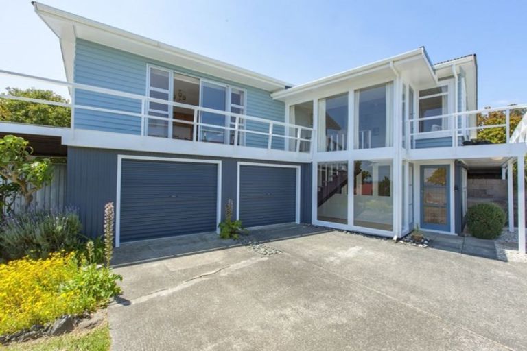 Photo of property in 24 Seaview Road, Cable Bay, 0420