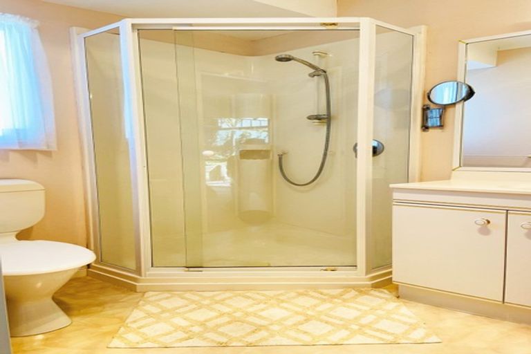 Photo of property in 1c Picasso Drive, West Harbour, Auckland, 0618