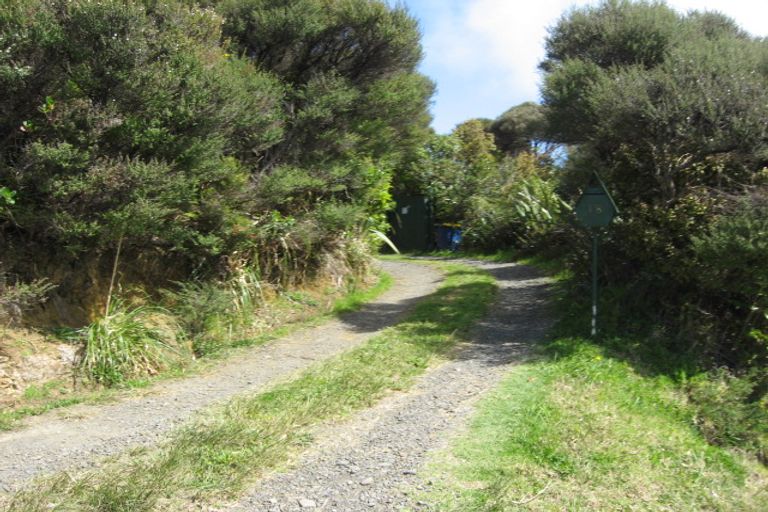 Photo of property in 18 Log Race Road, Piha, New Lynn, 0772