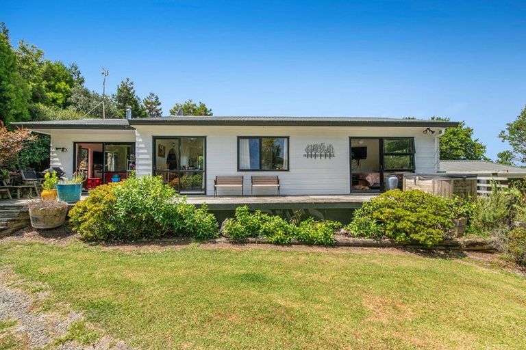 Photo of property in 786 South Head Road, South Head, Helensville, 0874