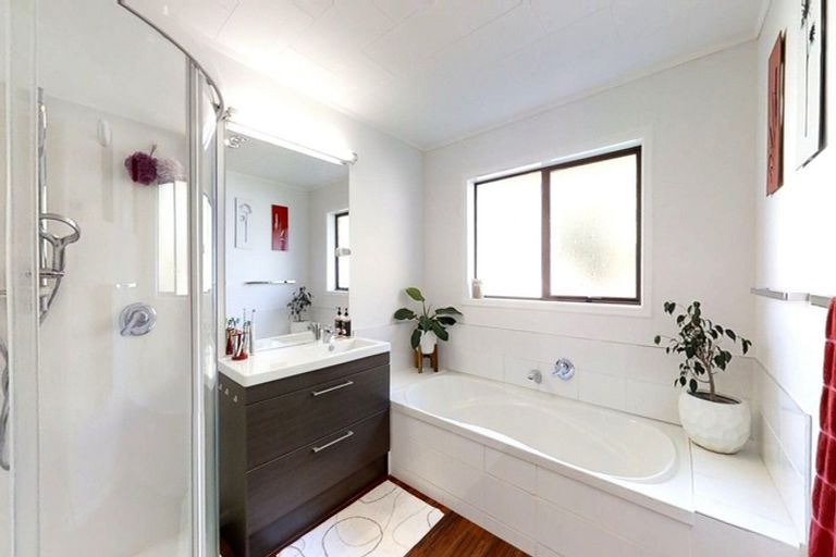 Photo of property in 323 Mangorei Road, Merrilands, New Plymouth, 4312