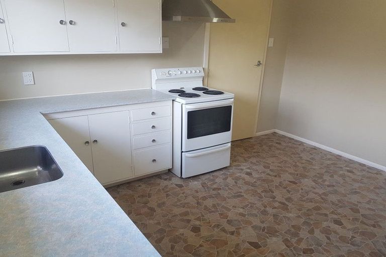 Photo of property in 2/42 North Avon Road, Richmond, Christchurch, 8013