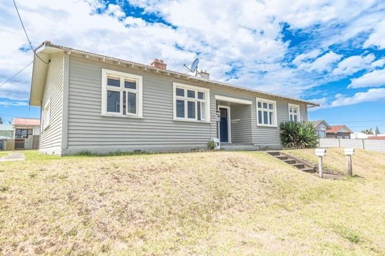 Photo of property in 34 Aotea Street, Castlecliff, Whanganui, 4501